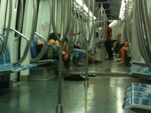 sesso metro b roma foto