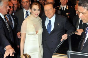 BERLUSCONI WITH HIS GIRLFRIEND IN BARI